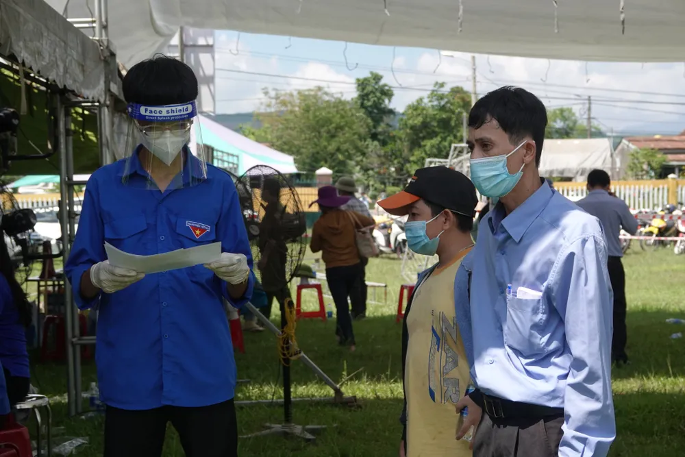 Ngày đầu Đà Nẵng đón giáo viên, học sinh về địa phương ảnh 6