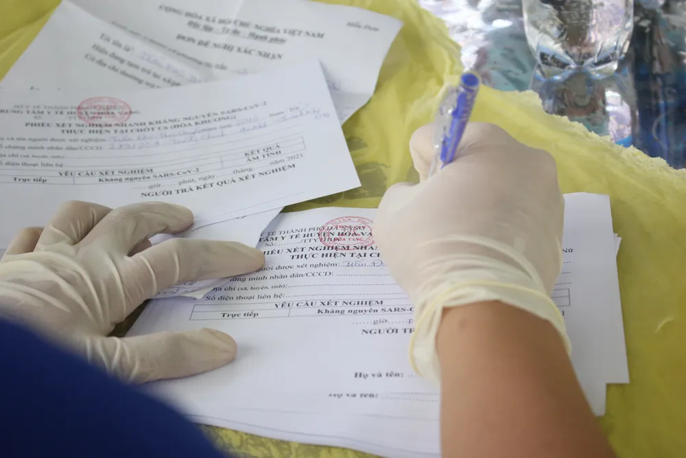 Ngày đầu Đà Nẵng đón giáo viên, học sinh về địa phương ảnh 15