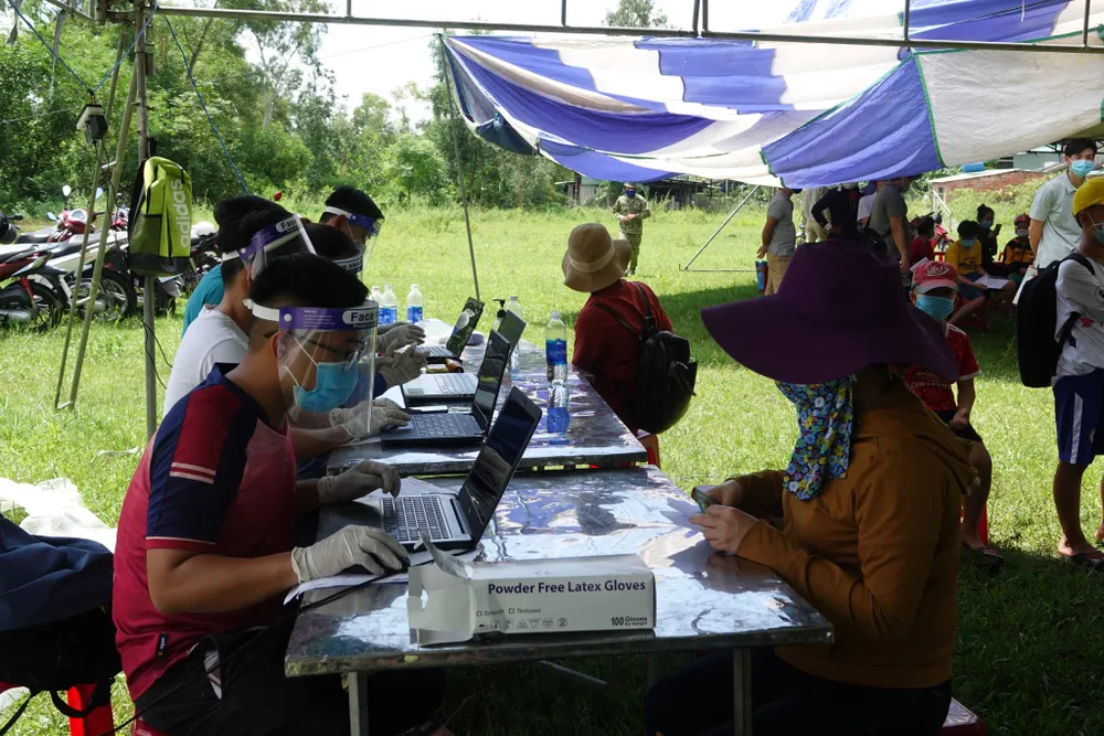 Ngày đầu Đà Nẵng đón giáo viên, học sinh về địa phương ảnh 8