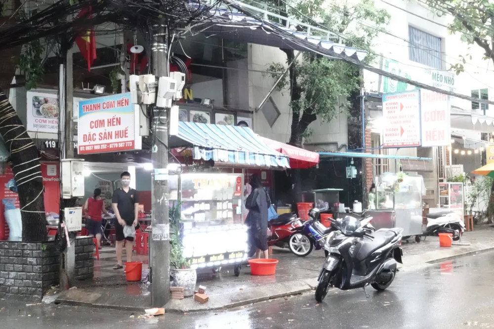 Đà Nẵng: Ngày đầu quán xá phục vụ khách tại chỗ ảnh 1