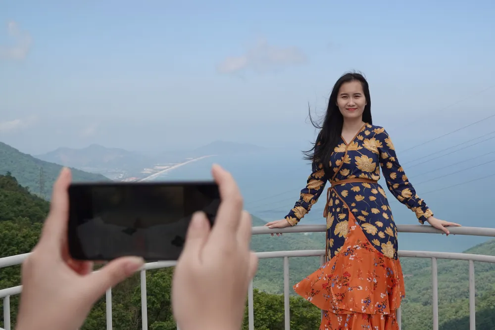 Đèo Hải Vân “hút” khách đến check-in vào dịp cuối tuần ảnh 12