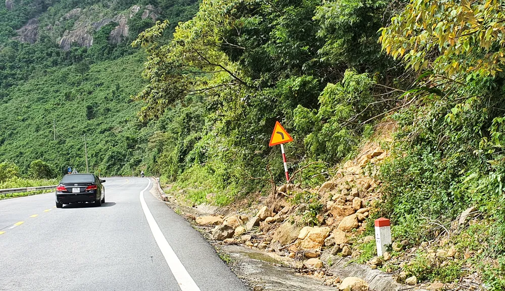 Đèo Hải Vân “hút” khách đến check-in vào dịp cuối tuần ảnh 17