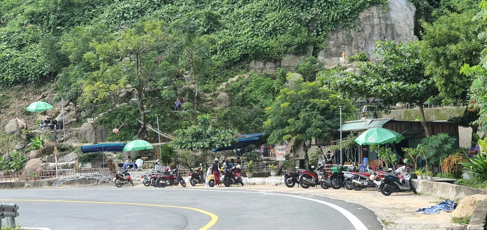 Đèo Hải Vân “hút” khách đến check-in vào dịp cuối tuần ảnh 16