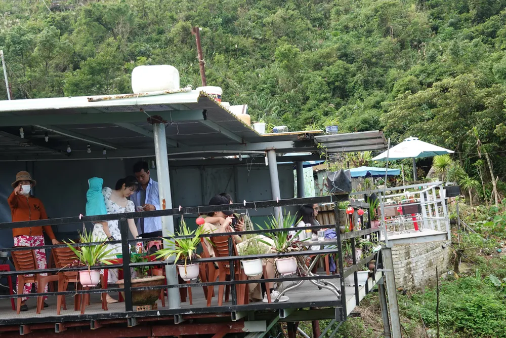 Đèo Hải Vân “hút” khách đến check-in vào dịp cuối tuần ảnh 15