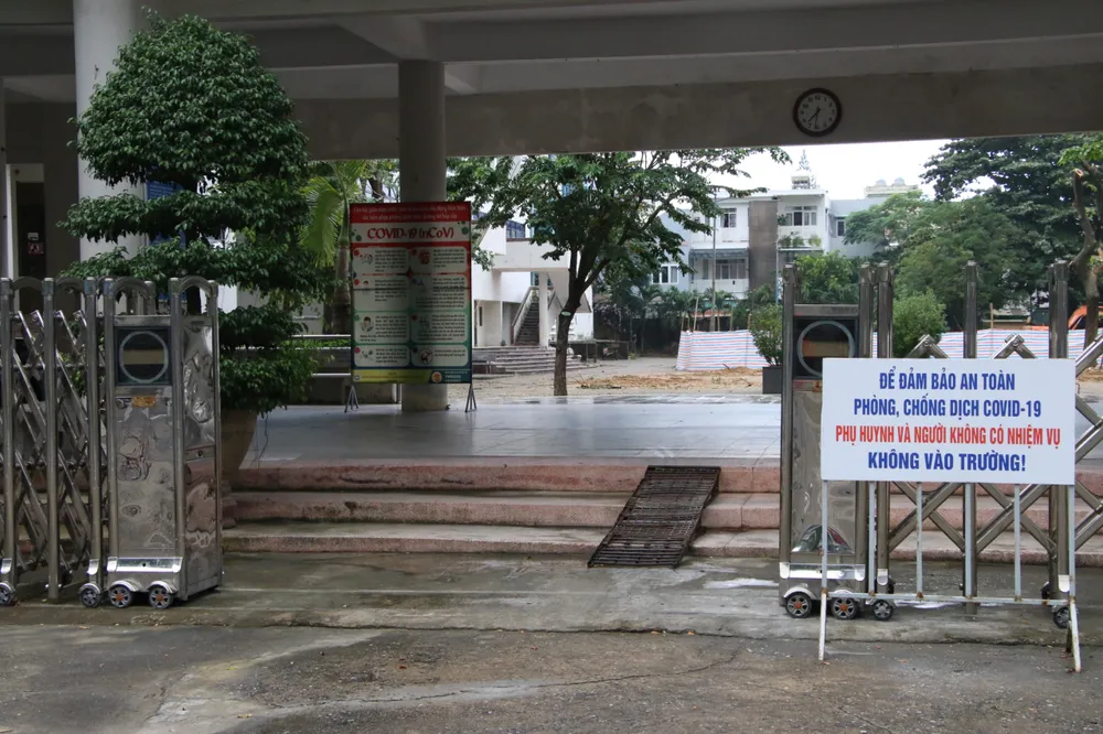 Đà Nẵng: Ngày đầu học sinh lớp 12 quay trở lại trường ảnh 1