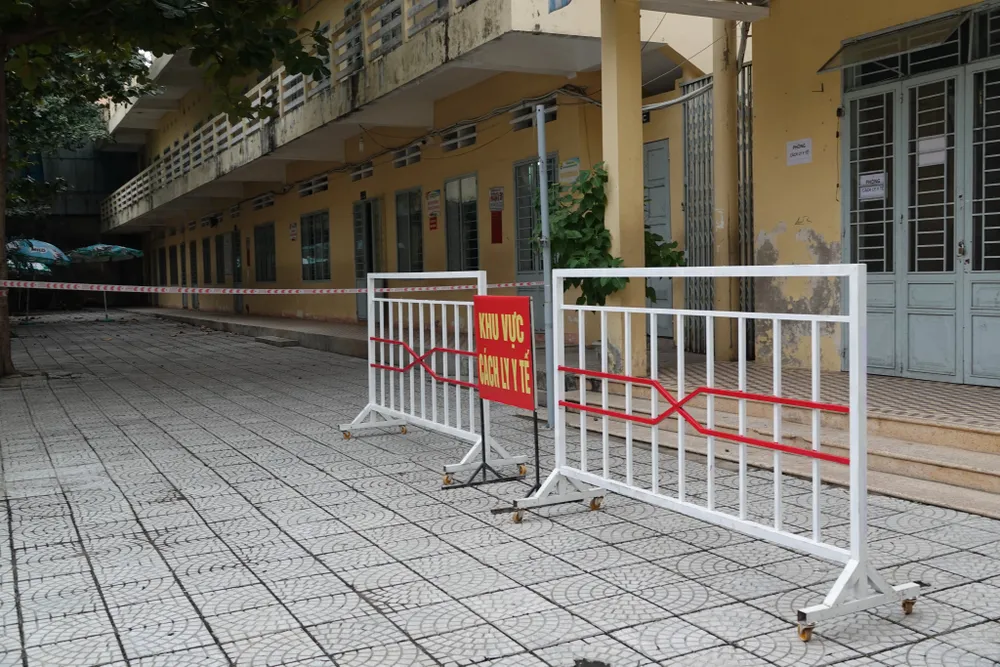 Đà Nẵng: Học sinh lớp 1, 8, 9 háo hức đến trường học trực tiếp ảnh 11