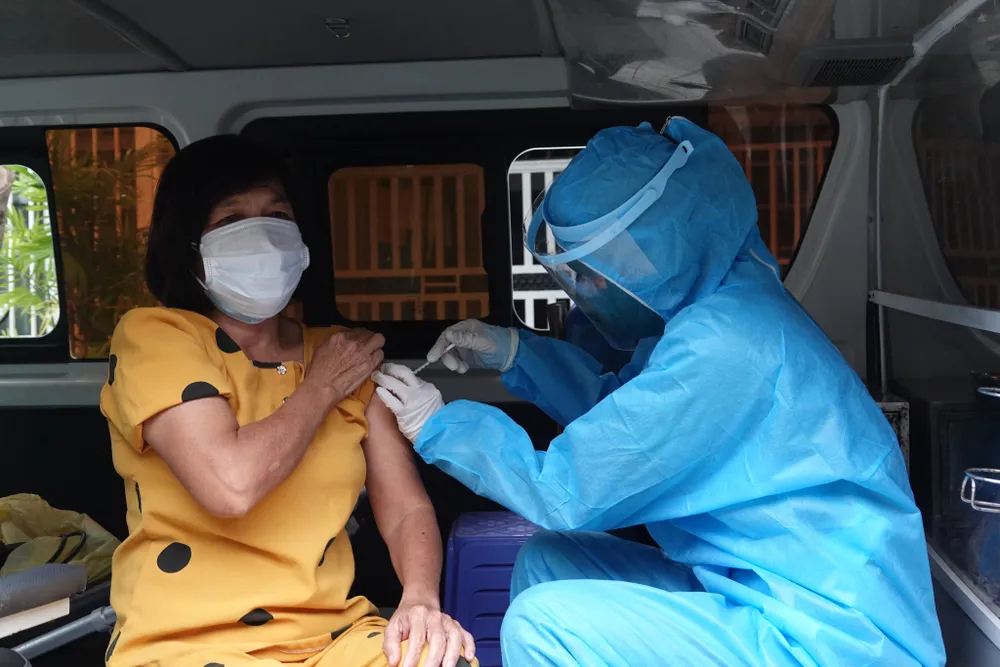 Đà Nẵng triển khai tiêm vaccine lưu động tại nhà cho người già, người có bệnh nền ảnh 5