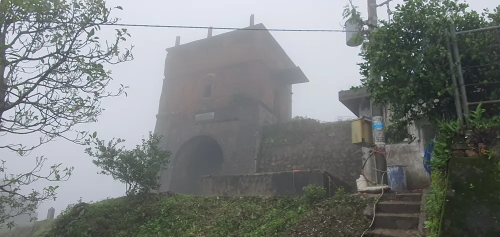 Hải Vân quan trong sương mù  ảnh 2