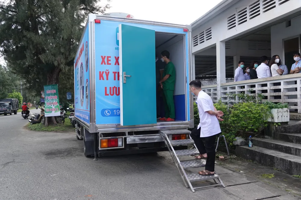 Đưa vào hoạt động Trạm y tế lưu động đầu tiên tại khu công nghiệp Đà Nẵng. ảnh 1