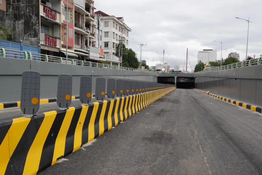 Cận cảnh tuyến hầm chui trục đường Trần Thị Lý - Duy Tân sắp hoàn thiện ảnh 2