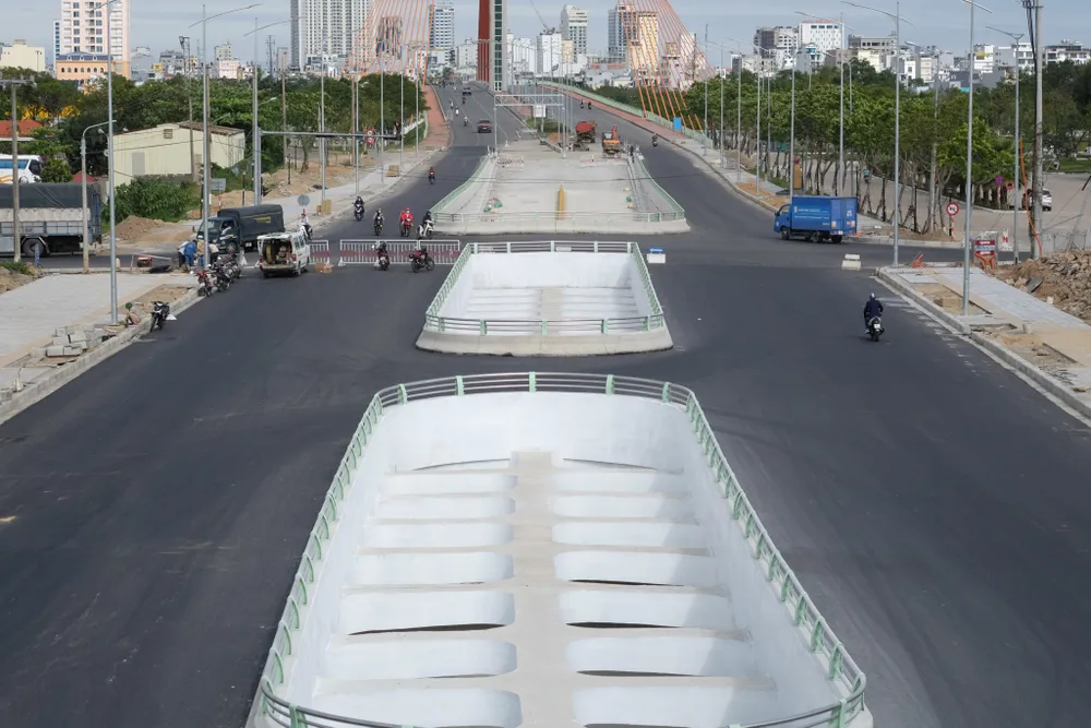 Giới trẻ thích thú check-in hầm chui cầu Trần Thị Lý trước ngày thông xe ảnh 11