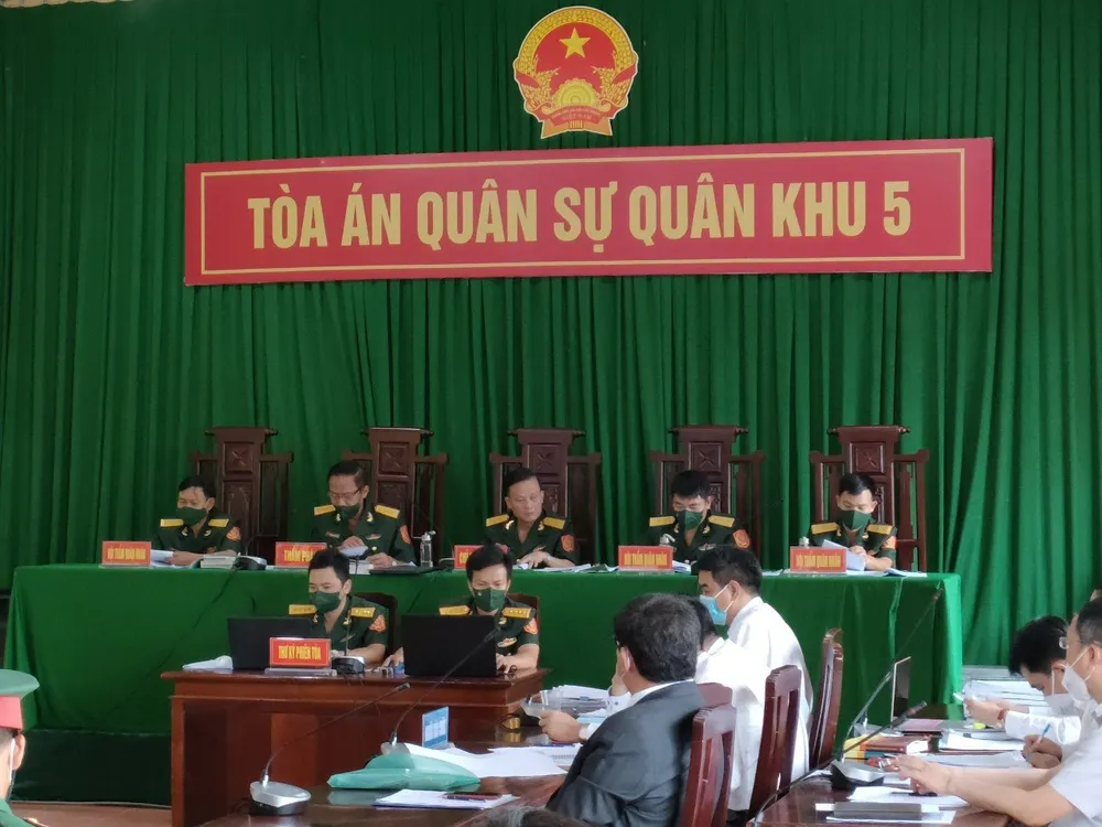 Quang cảnh phiên tòa