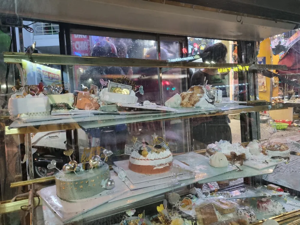 Ô tô "điên" lao vào tiệm bánh mì ở Đà Nẵng, nhiều người bị thương ảnh 4