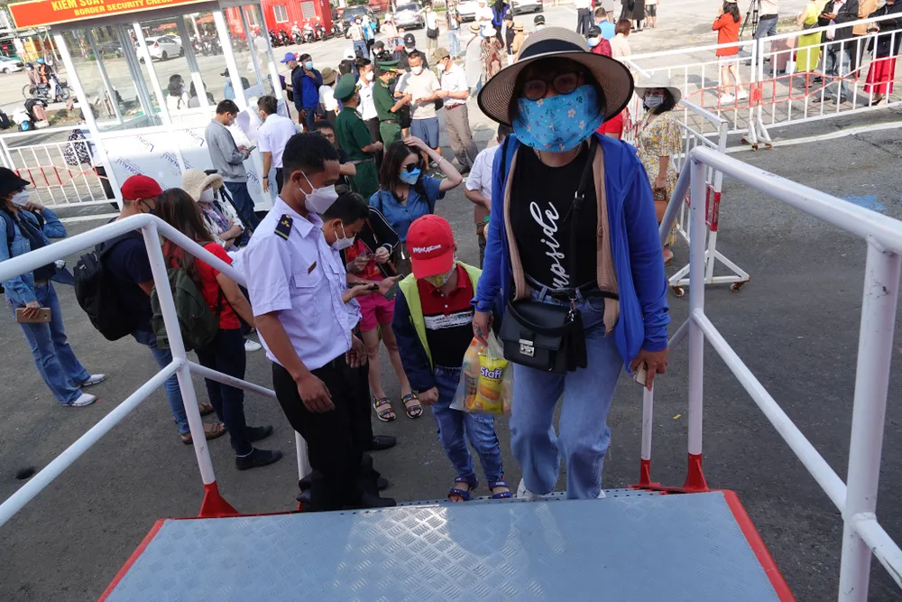 Những hành khách đầu tiên trên tuyến vận tải thủy Đà Nẵng - Lý Sơn  ảnh 5