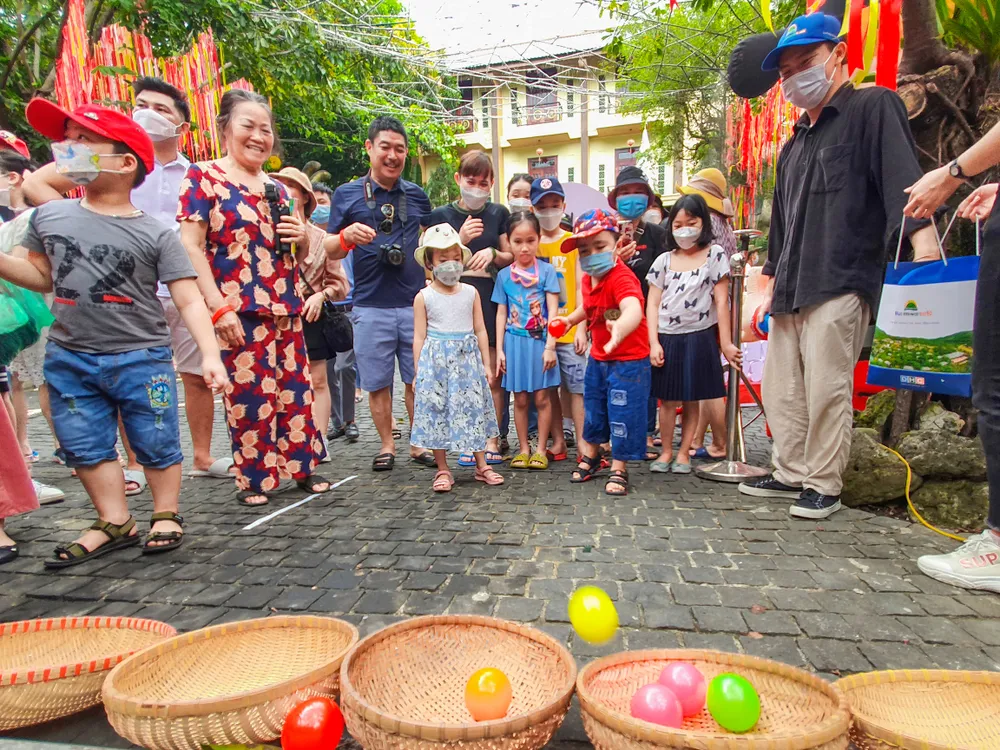 Sôi động du lịch miền Trung dịp lễ 30-4 và 1-5 ảnh 12