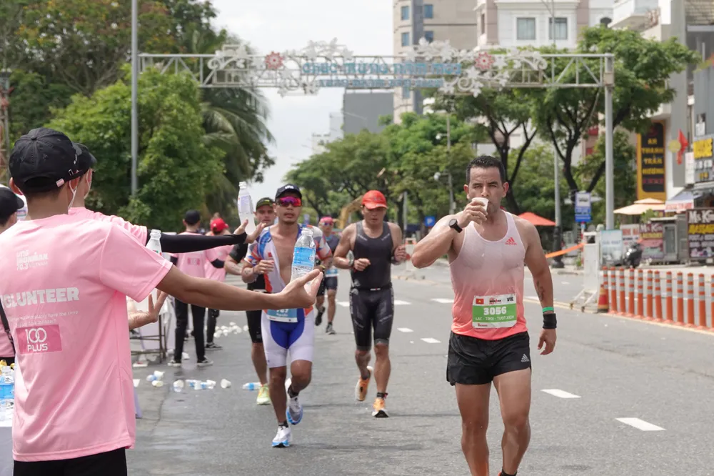 Hơn 2.500 vận động viên chinh phục IRONMAN 70.3 Việt Nam 2022 ảnh 14