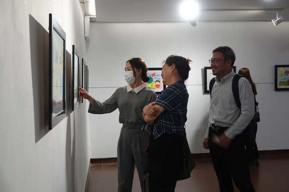 Đà Nẵng: Triển lãm “Nâng cánh ước mơ” của trẻ em mồ côi, khó khăn ảnh 3