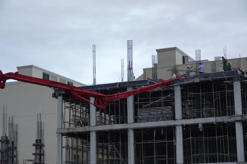 Sập cần cẩu phun bê tông ở Đà Nẵng, 3 người thương vong ảnh 2