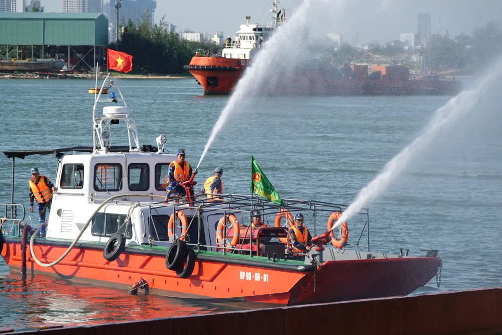 Đà Nẵng diễn tập ứng phó sự cố tràn dầu  ảnh 4