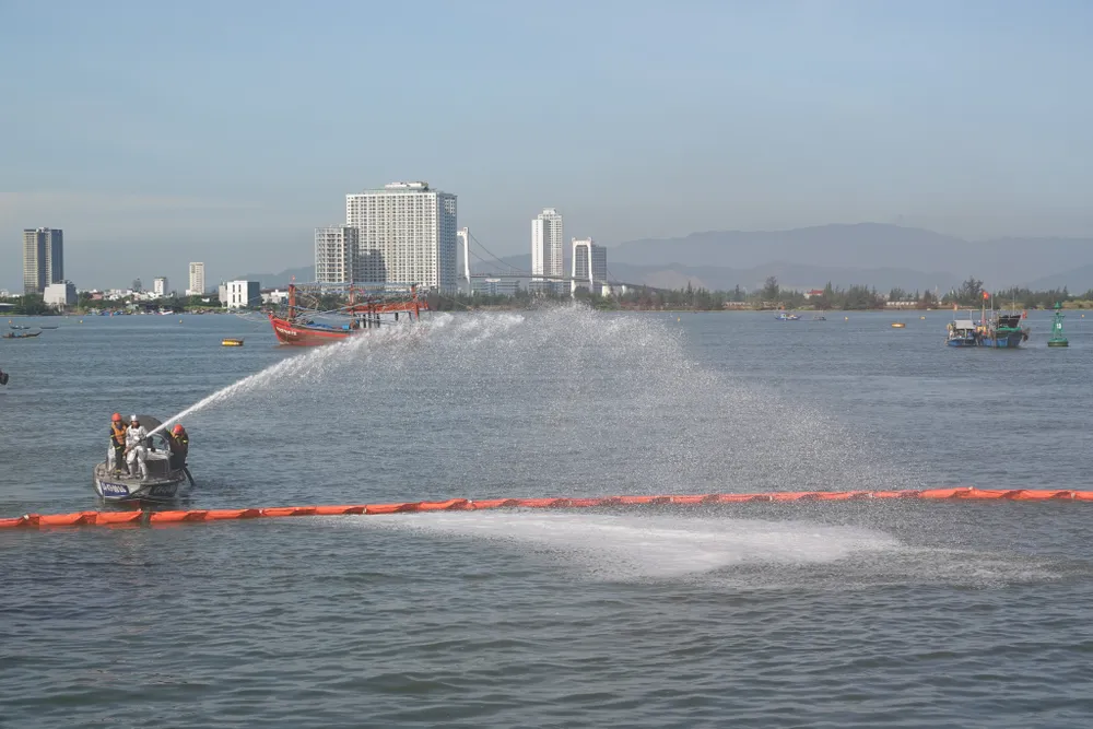 Đà Nẵng diễn tập ứng phó sự cố tràn dầu  ảnh 8