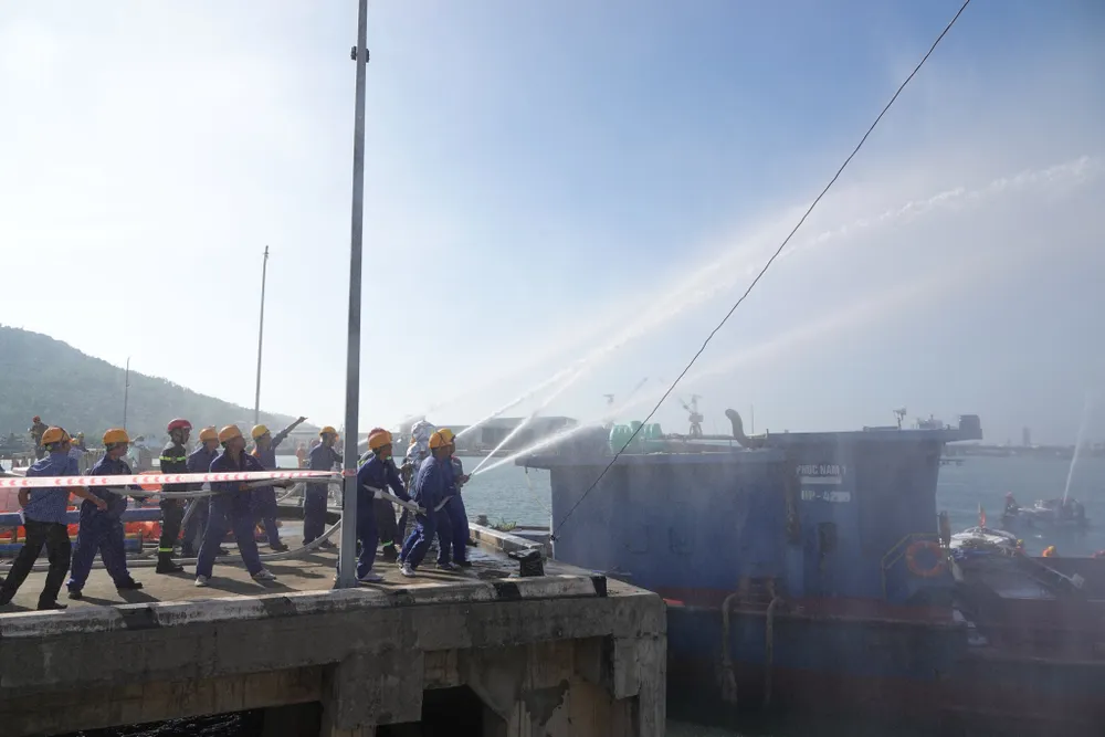 Đà Nẵng diễn tập ứng phó sự cố tràn dầu  ảnh 9