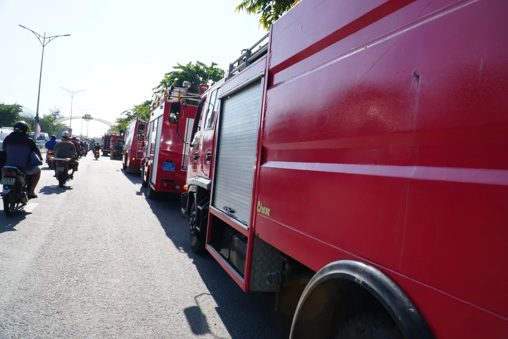 Cháy lớn tại kho bãi Công ty Cổ phần Vật tư vận tải xây lắp Điện lực Miền Trung ảnh 4