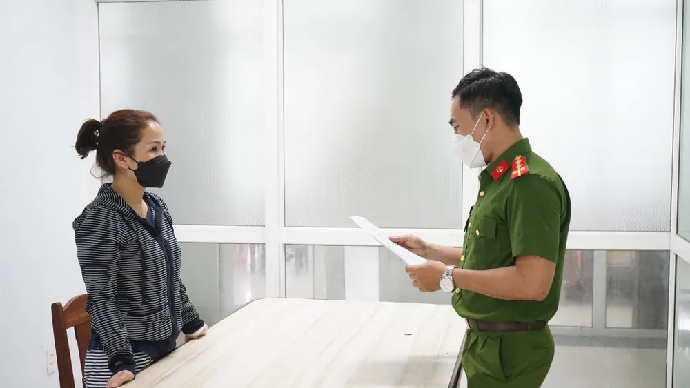 Đối tượng Mai Nữ Lan Ngọc tại cơ quan công an