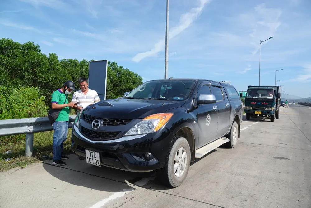 Ngày đầu thu phí không dừng trên đường cao tốc Đà Nẵng - Quảng Ngãi: Lỗi hệ thống, ùn tắc cục bộ ảnh 3