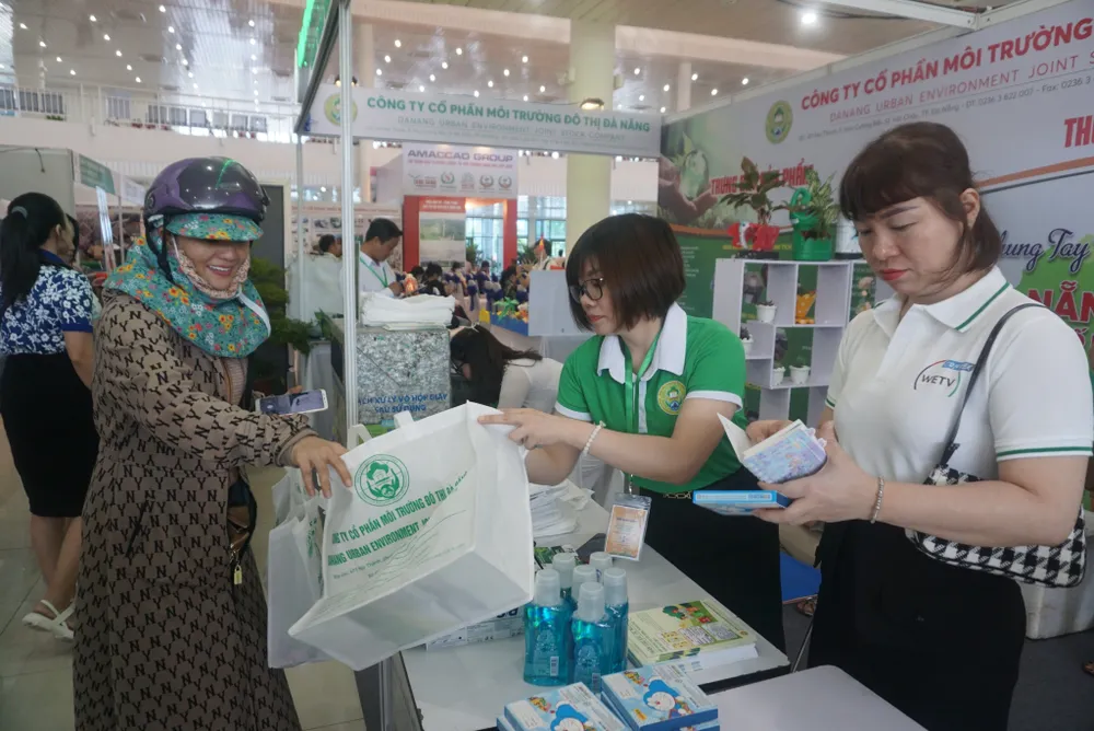 Sôi động ngày hội thu mua rác tái chế ảnh 6