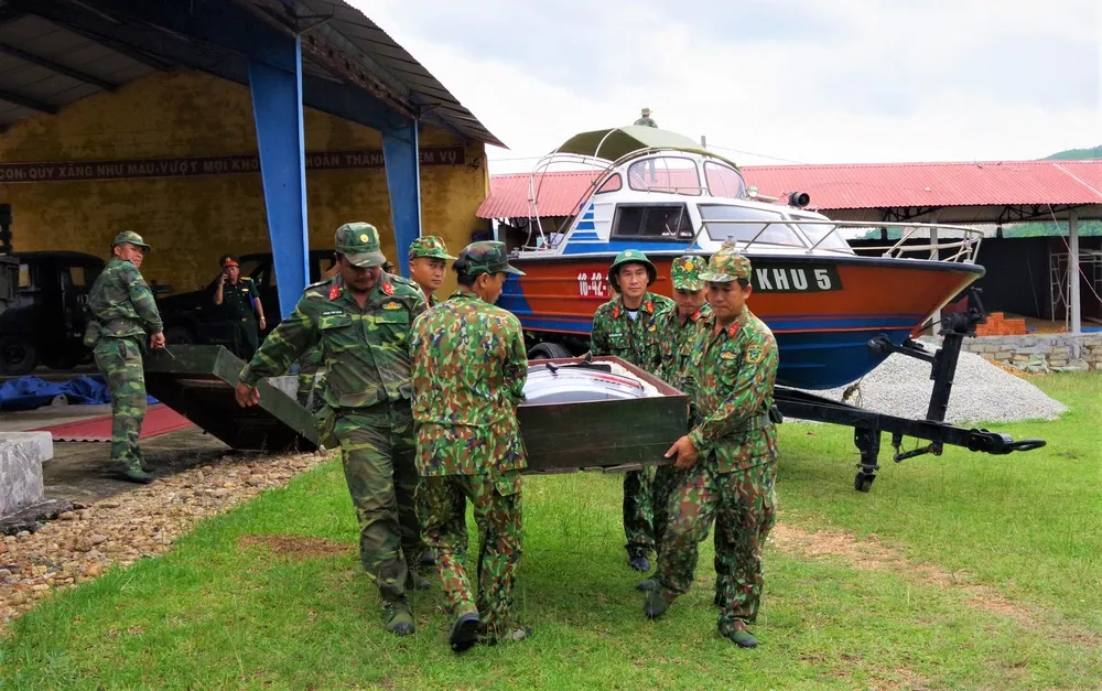Quân khu 5 huy động máy bay, xe đặc chủng, xuồng máy ứng phó bão số 4 ảnh 2