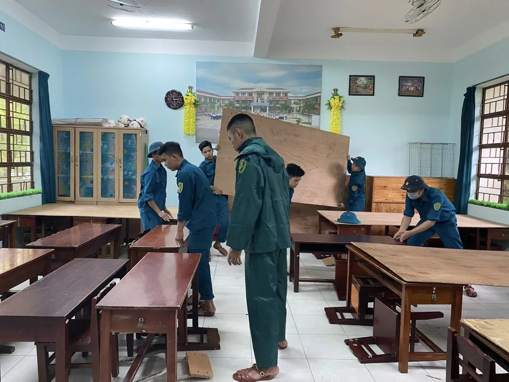 Quân khu 5 huy động máy bay, xe đặc chủng, xuồng máy ứng phó bão số 4 ảnh 10