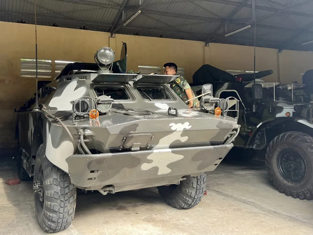 Quân khu 5 huy động máy bay, xe đặc chủng, xuồng máy ứng phó bão số 4 ảnh 8