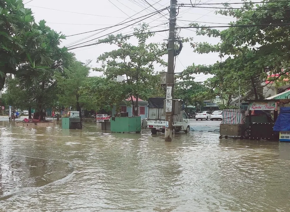 Nhiều địa phương cho học sinh nghỉ học do mưa lớn, ngập cục bộ ảnh 11