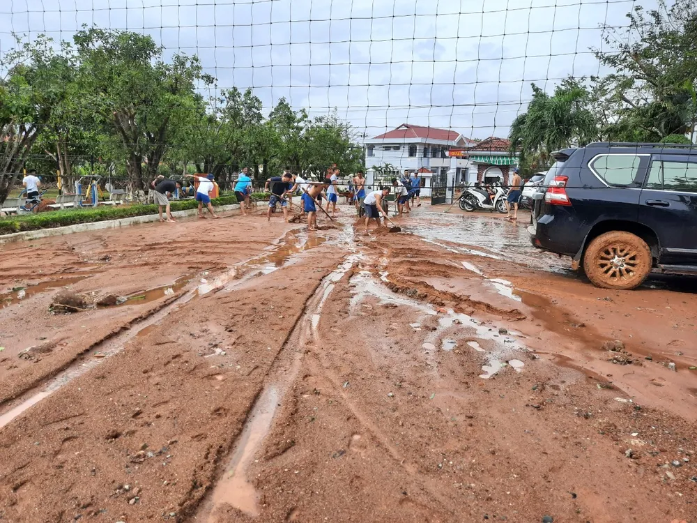 Tuyến đường dẫn lên bán đảo Sơn Trà bị sạt lở, chia cắt hoàn toàn ảnh 10