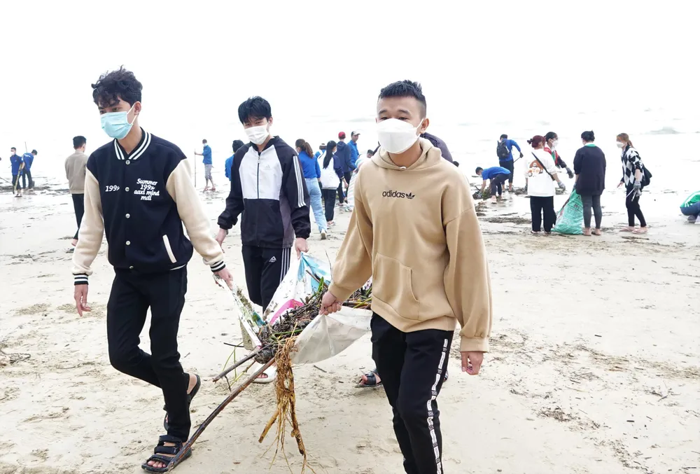 Đà Nẵng: Nhiều lực lượng tham gia khắc phục thiệt hại sau mưa lũ ảnh 1