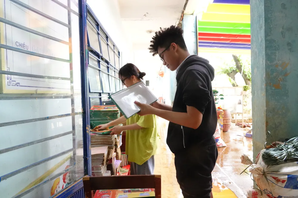 Đà Nẵng: Nhiều lực lượng tham gia khắc phục thiệt hại sau mưa lũ ảnh 6