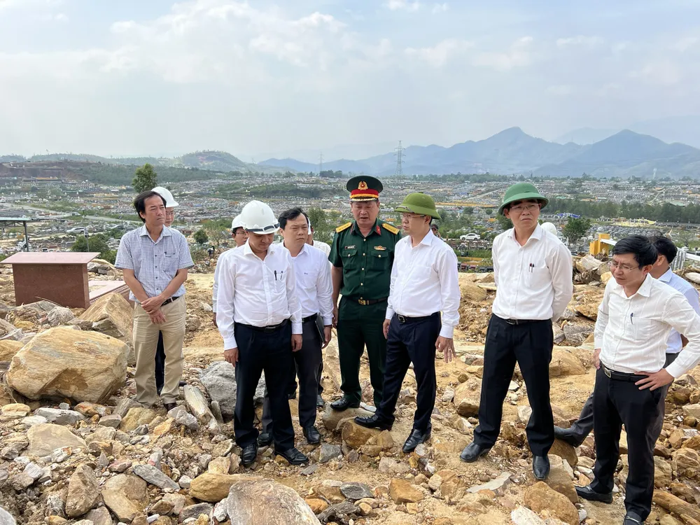 Hơn 600 ngôi mộ bị vùi lấp tại nghĩa trang lớn nhất Đà Nẵng ảnh 6