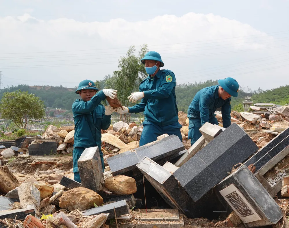 Hơn 600 ngôi mộ bị vùi lấp tại nghĩa trang lớn nhất Đà Nẵng ảnh 2