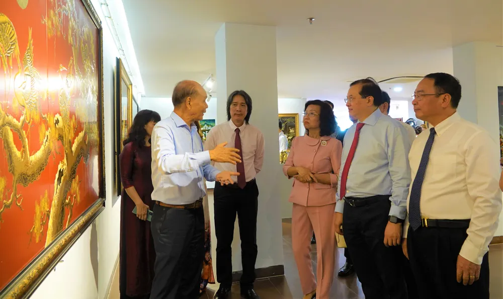 Hơn 100 sản phẩm trưng bày tại triển lãm “Sản phẩm sơn mài Việt Nam“ ảnh 1