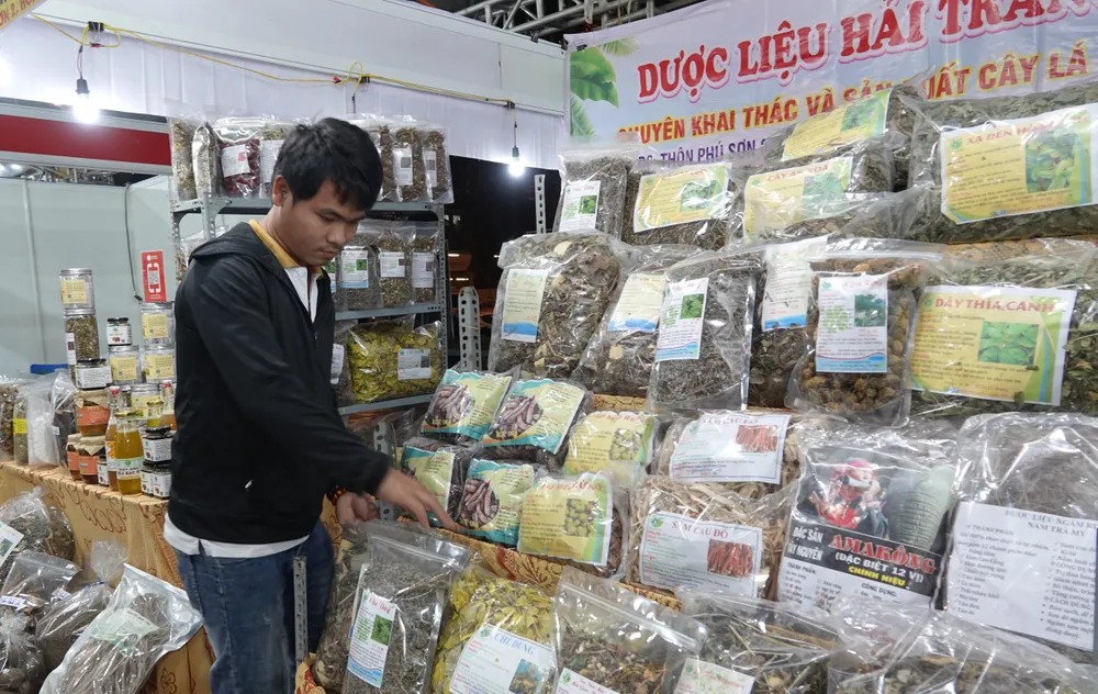 Sản phẩm OCOP 3 sao tại chương trình. Ảnh: XUÂN QUỲNH