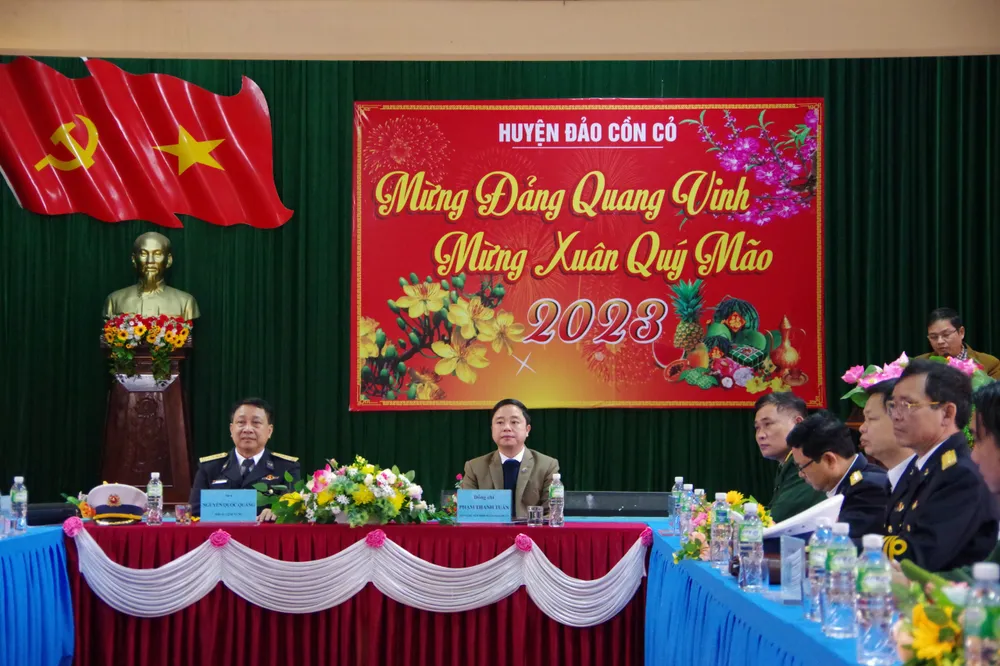 Đoàn công tác gặp mặt lãnh đạo Huyện đảo Cồn Cỏ (tỉnh Quảng Trị)