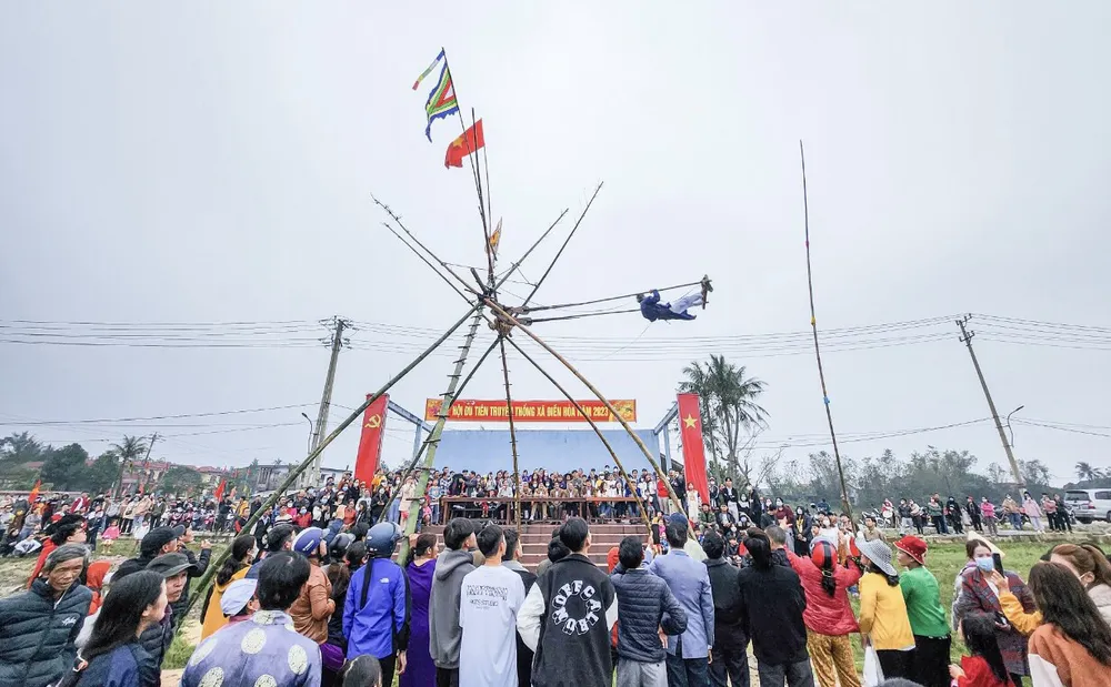 Lễ hội đu tiên Điền Hoà đầu Xuân Quý Mão. Ảnh: VĂN THẮNG