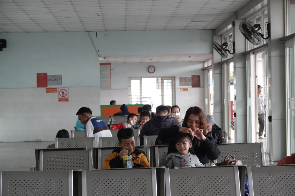 Phòng chờ tại Bến xe Trung tâm TP Đà Nẵng thưa thớt người. Ảnh: XUÂN QUỲNH Phòng chờ tại Bến xe Trung tâm TP Đà Nẵng thưa thớt người. Ảnh: XUÂN QUỲNH