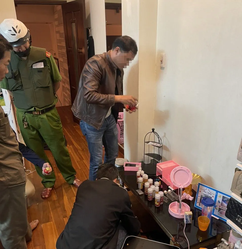 Công an kiểm tra nhà đối tượng