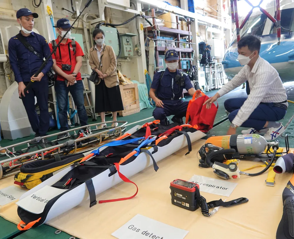 Thiết bị cứu hộ của tàu. Ảnh: XUÂN QUỲNH