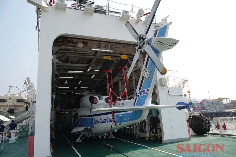 Tàu có một bãi đỗ trực thăng. Ảnh: XUÂN QUỲNH