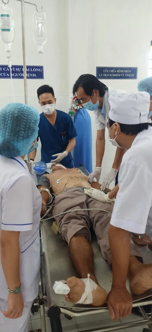 Một kíp trực của Trạm cấp cứu Hòa Minh - Trung tâm cấp cứu 115 Đà Nẵng. Ảnh: XUÂN QUỲNH