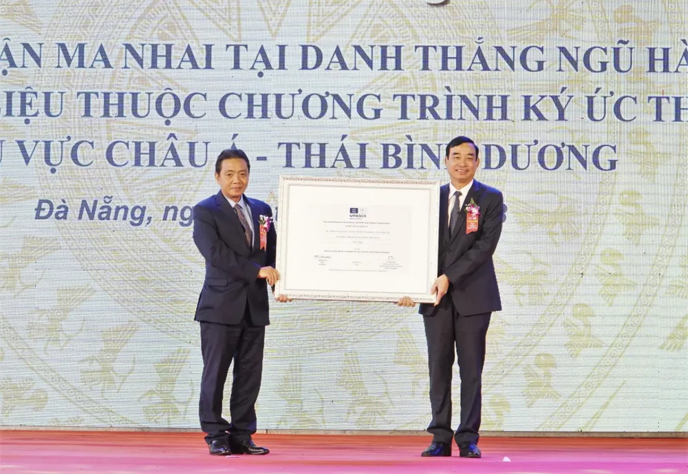 Trao bằng công nhận Ma Nhai tại Danh thắng Ngũ Hành Sơn là Di sản tư liệu thuộc Chương trình ký ức thế giới khu vực châu Á - Thái Bình Dương Trao bằng công nhận Ma Nhai tại Danh thắng Ngũ Hành Sơn là Di sản tư liệu thuộc Chương trình ký ức thế giới khu vực châu Á - Thái Bình Dương