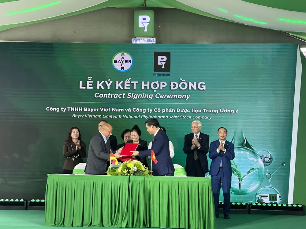 Tiến hành ký kết