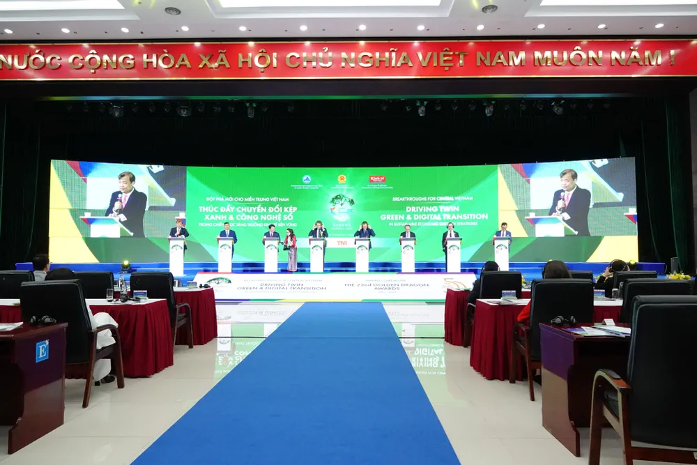 Phiên thảo luận tại Diễn đàn Nhịp cầu Phát triển Việt Nam 2023. Ảnh: XUÂN QUỲNH